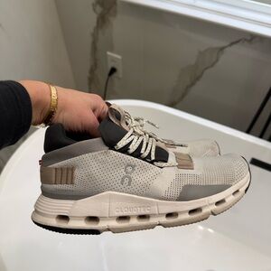 Women’s On Running Cloudtec Sneakers - Cream and Black Cloudnova 7.5 oncloud